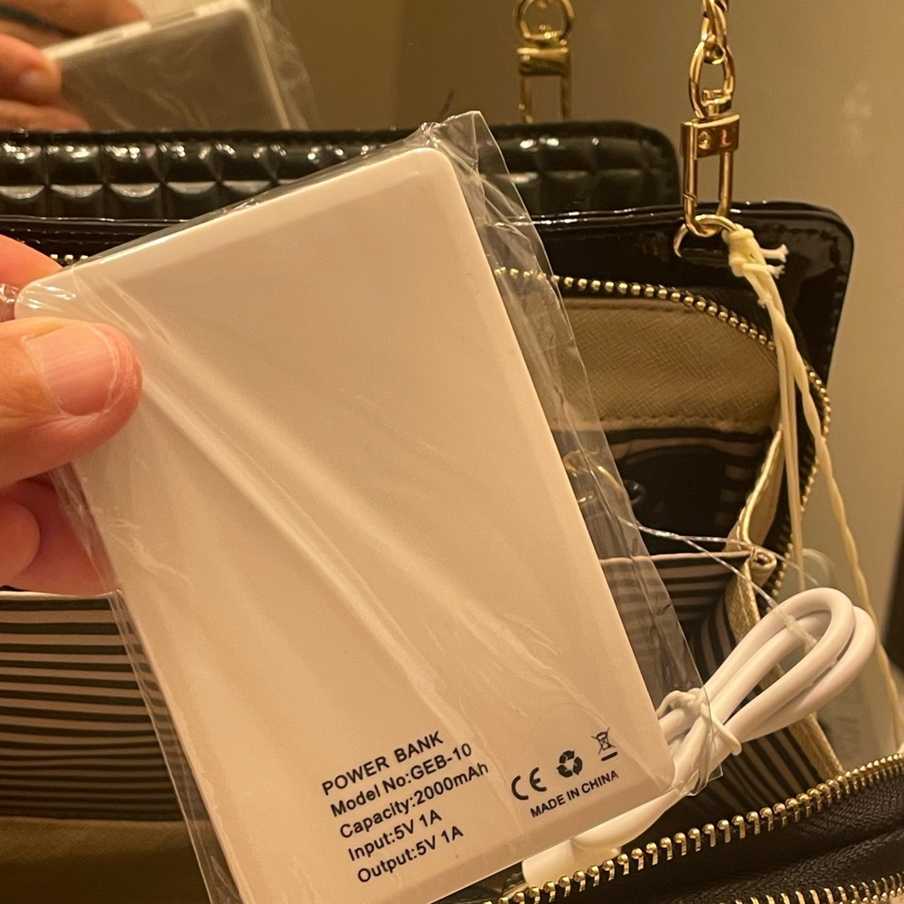 Gianni Bini NWT🖤 Charged up purse with Power Bank - Picture 10 of 17